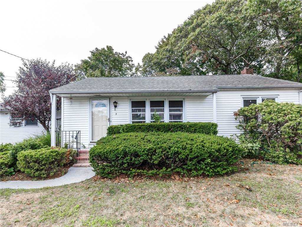 #1 photo, 3 Mayflower Court, Centerport , NY 11721