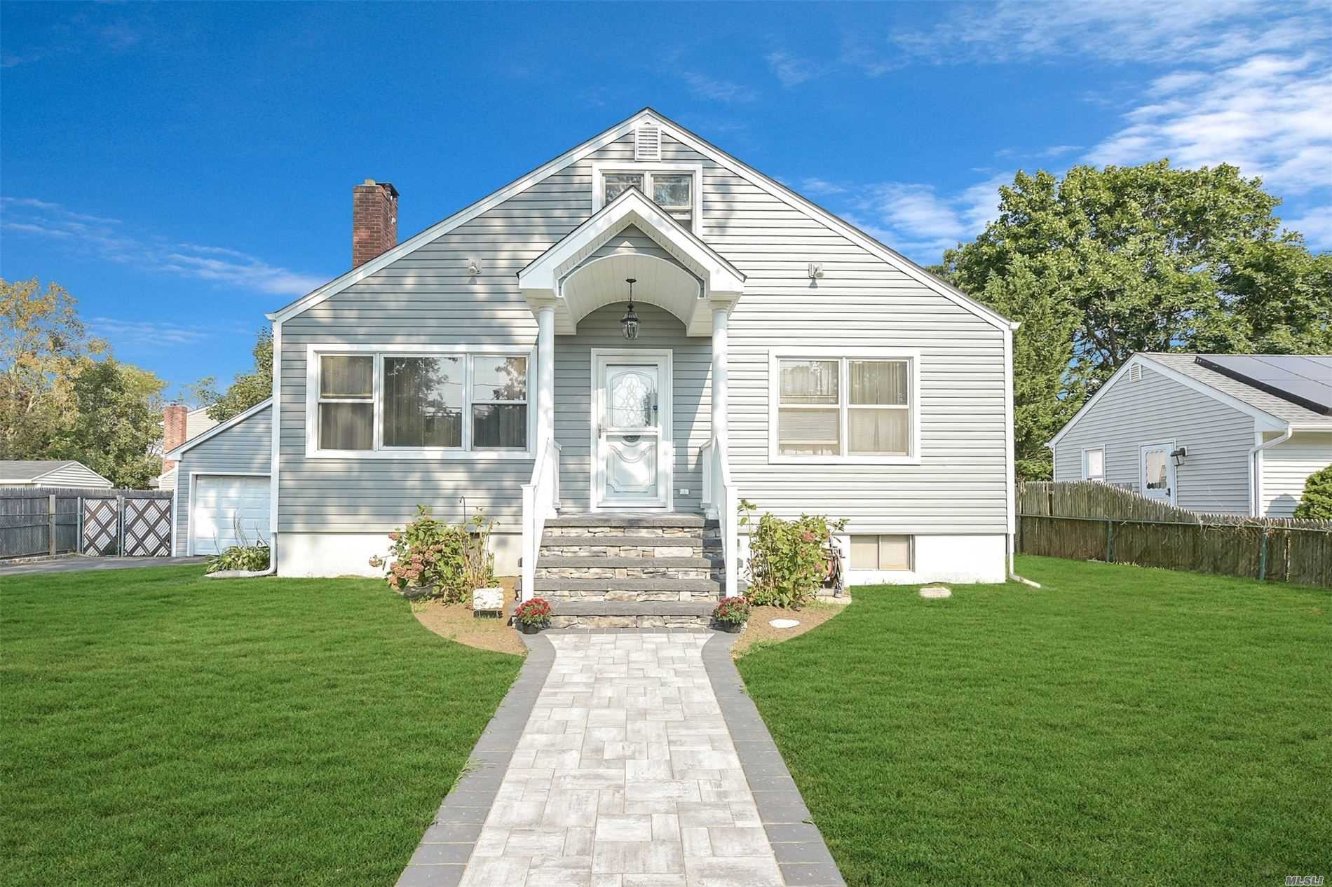 #1 photo, 159 Geery Avenue, Holbrook , NY 11741