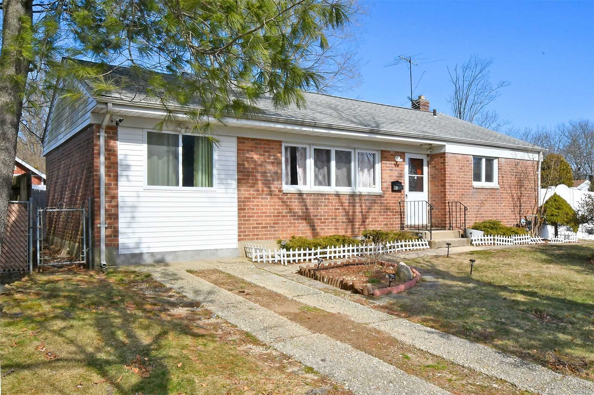 #1 photo, 41 Oakley Drive, サフォーク郡 Huntington Station , NY 11746