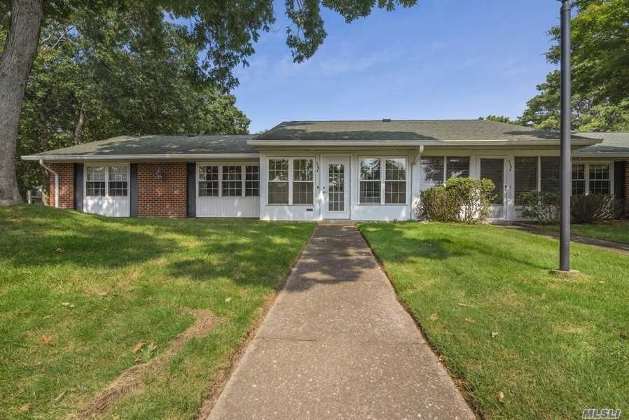 #1 photo, 239 Weymouth Court, サフォーク郡 Ridge , NY 11961