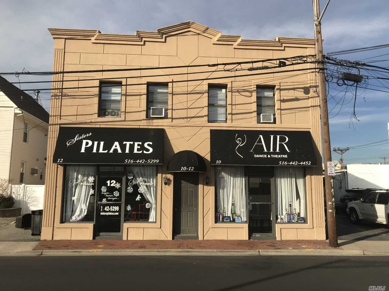 #1 photo, 1012 Oakwood Avenue, ナッソー郡 Merrick , NY 11566