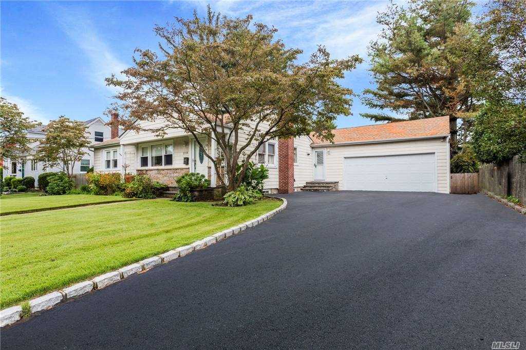 #1 photo, 2319 Garfield Street, ナッソー郡 Bellmore , NY 11710