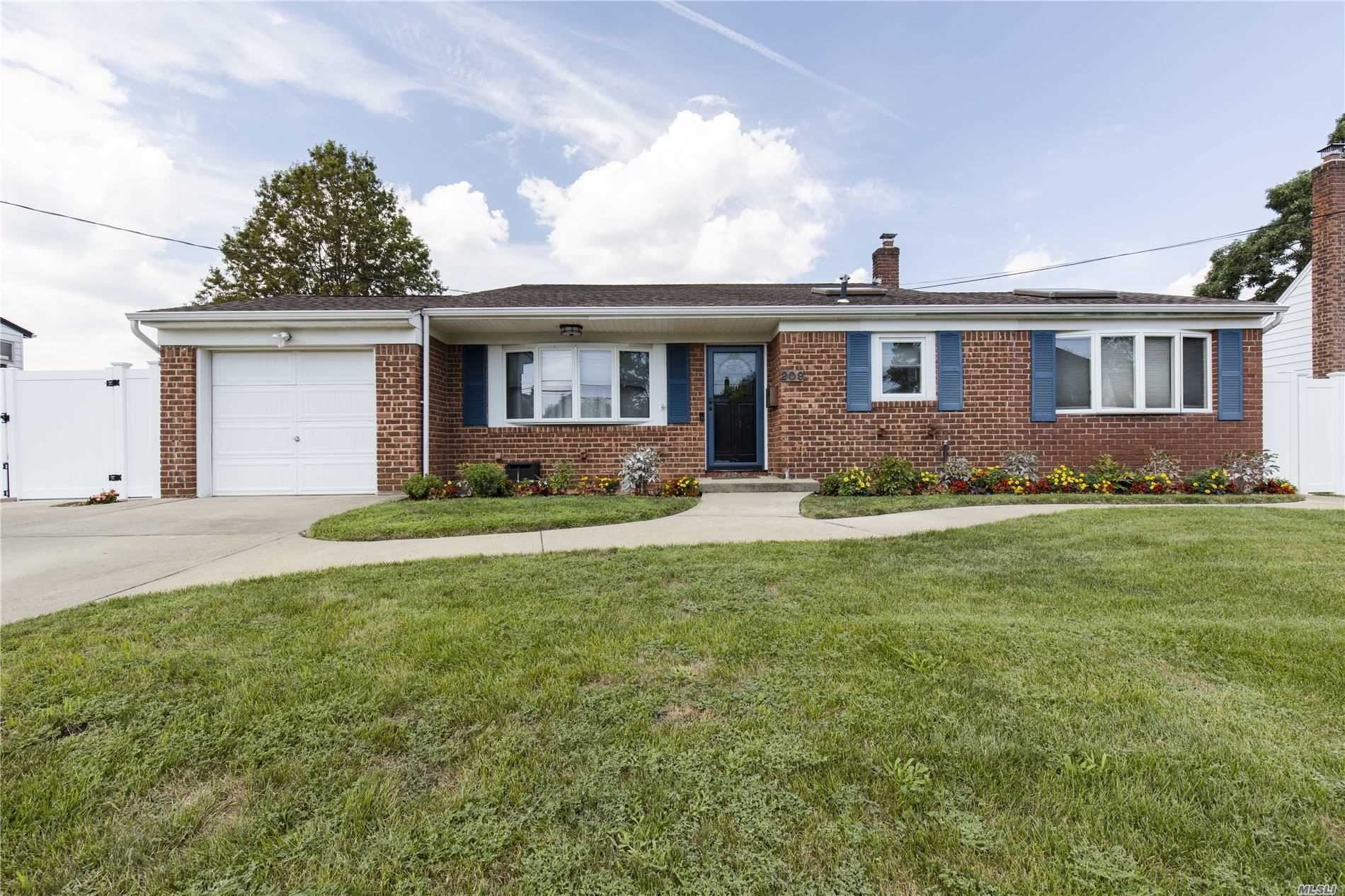 #1 photo, 209 Sullivan Avenue, Farmingdale , NY 11735