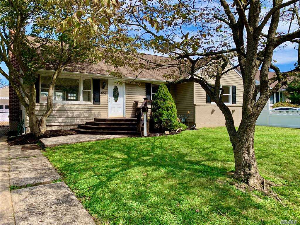 #1 photo, 809 Park Drive, ناسو Wantagh , NY 11793