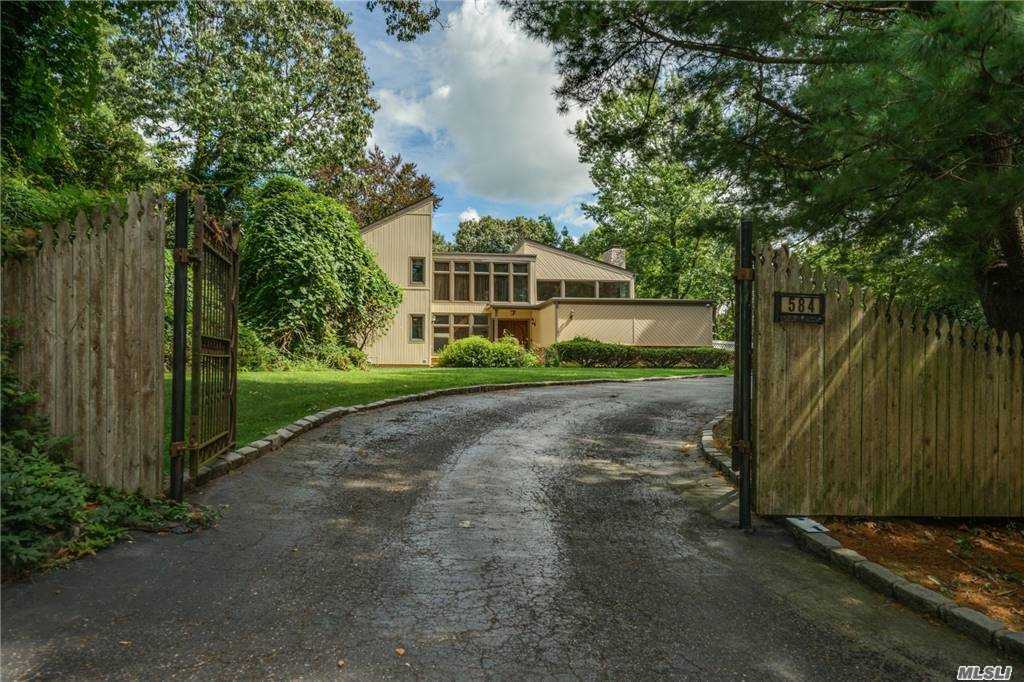 #1 photo, 584 North Country Rd, Saint James , NY 11780