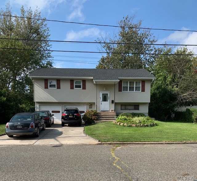 #1 photo, 121 Barber Street, সাফোক কাউন্টি Brentwood , NY 11717