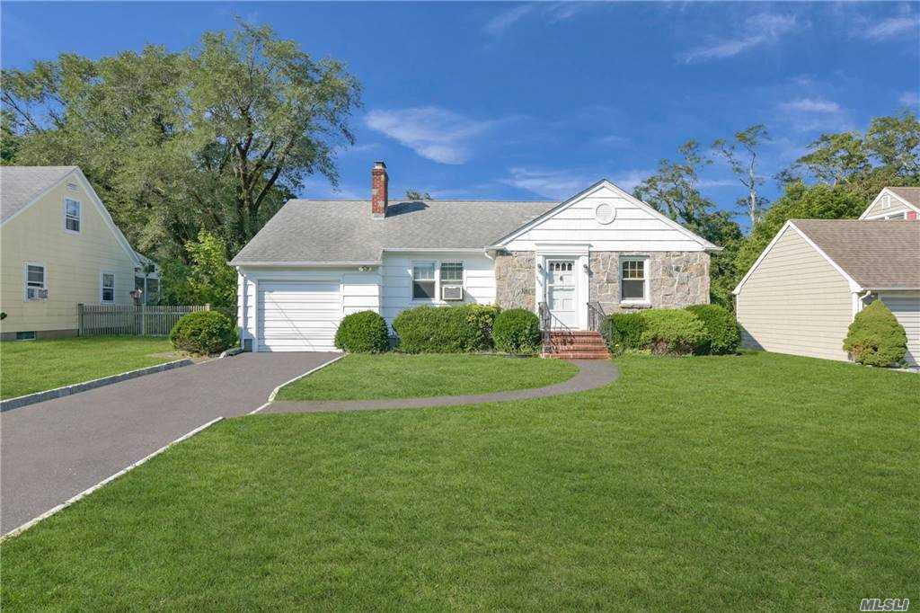 #1 photo, 299 Newton Avenue, Riverhead , NY 11901