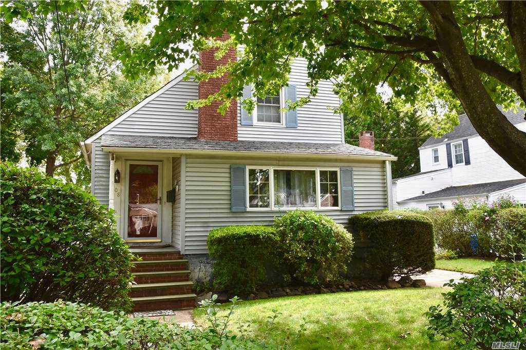 #1 photo, 108 Carlton Terrace, 长岛 Stewart Manor , NY 11530