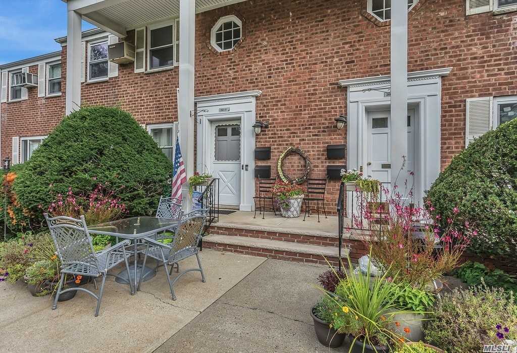 #1 photo, 260-41 73 Avenue, Glen Oaks , NY 11004