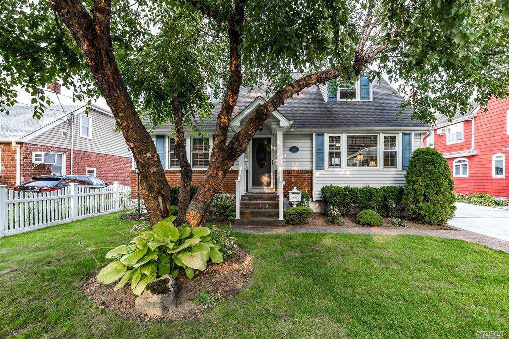 #1 photo, 1989 Bergen Street, ナッソー郡 Bellmore , NY 11710