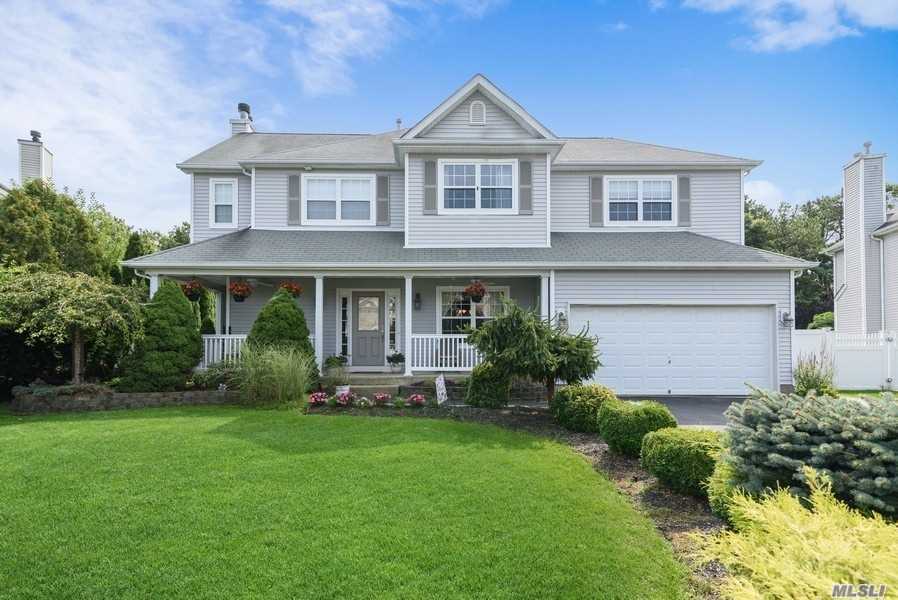 #1 photo, 6 Forsythia Court, Holtsville , NY 11742