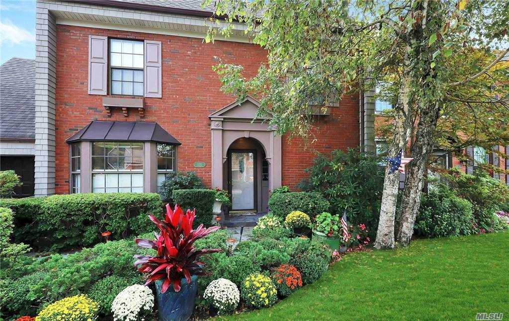 #1 photo, 105 Harbour Lane, Bay Shore , NY 11706