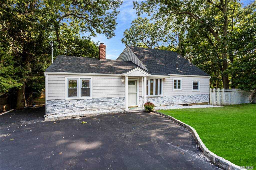 #1 photo, 16 Croton Street, Melville , NY 11747