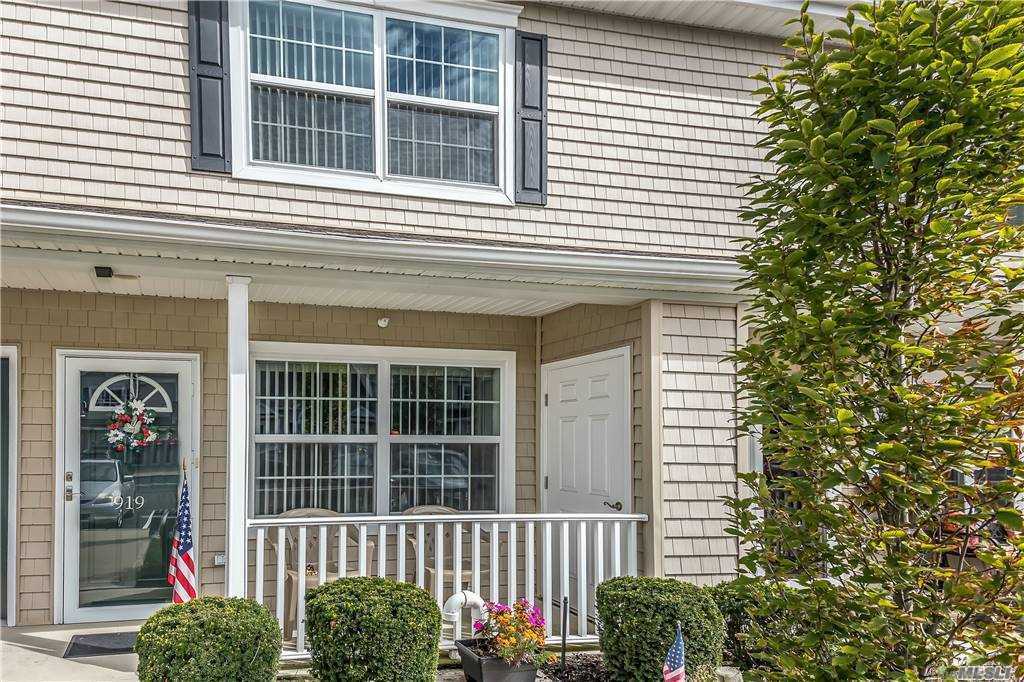 #1 photo, 919 Willow Lane, Valley Stream , NY 11580