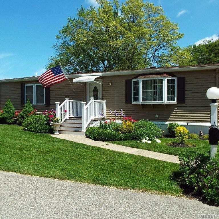 #1 photo, 1661-424 Old Country Road, Riverhead , NY 11901