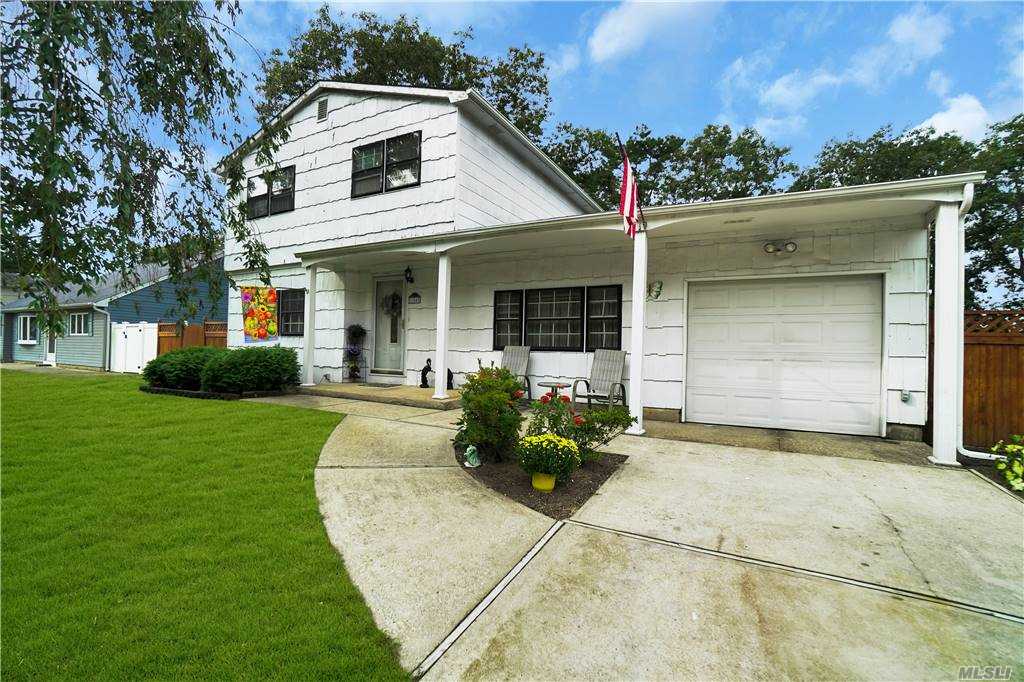 #1 photo, 154 Cherry Lane, Саффолк ‖ Medford , NY 11763