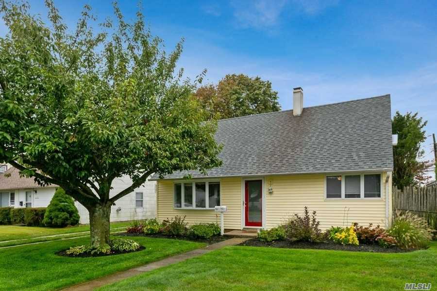 #1 photo, 2489 Hull Avenue, ناسو North Bellmore , NY 11710