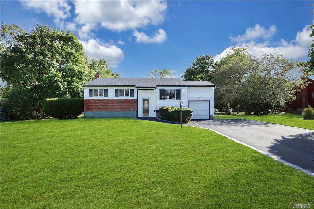 #1 photo, 19 Penfield Drive, سوفولك East Northport , NY 11731