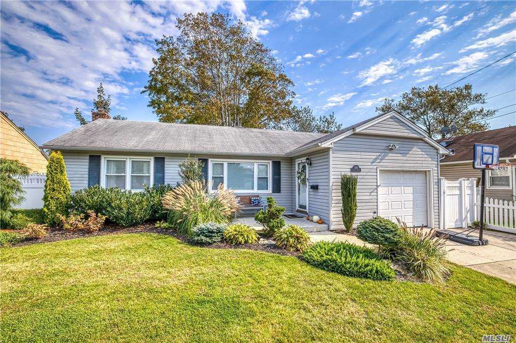 #1 photo, 1691 Chapin Avenue, Merrick , NY 11566