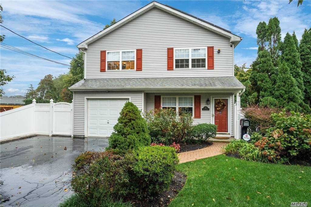 #1 photo, 105 9th Avenue, سوفولك East Northport , NY 11731