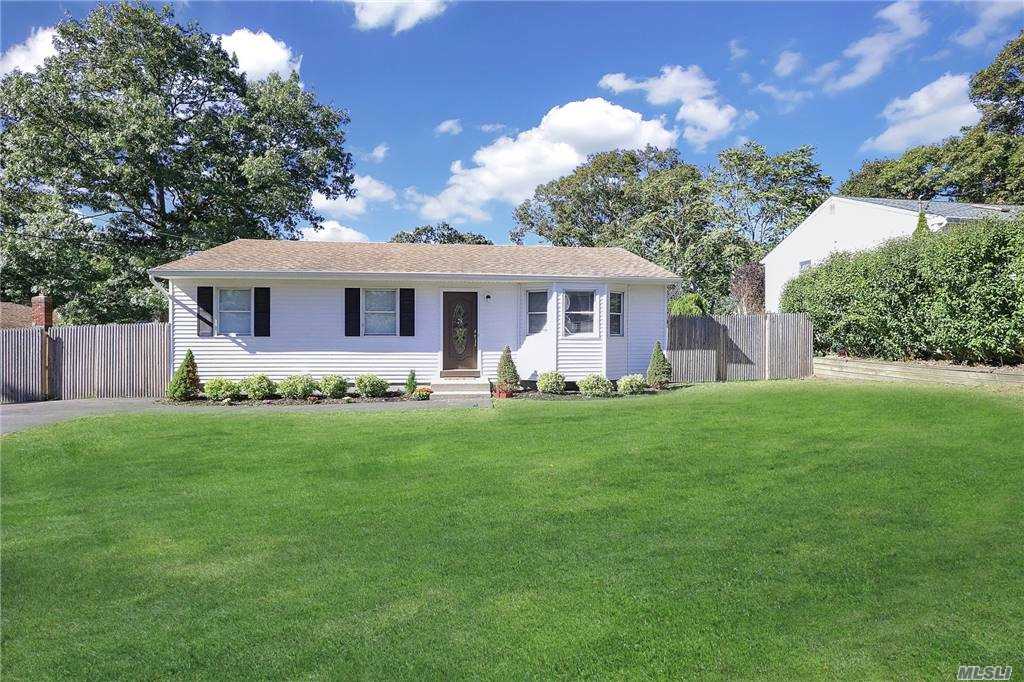 #1 photo, 30 Highview Drive, Саффолк ‖ Selden , NY 11784