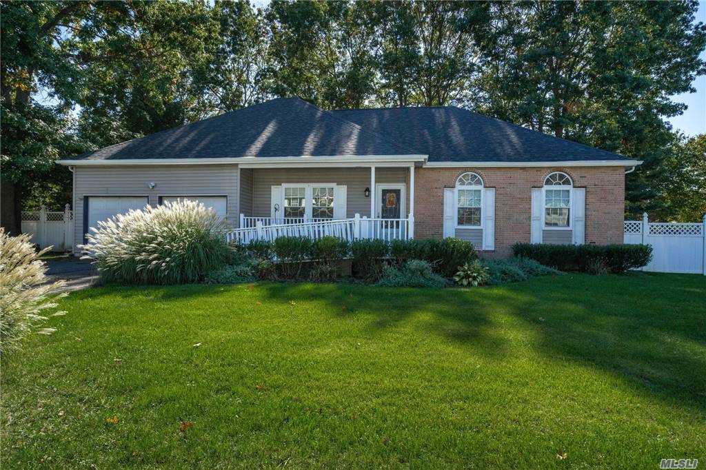 #1 photo, 63 Chardonnay Drive, سوفولك Coram , NY 11727