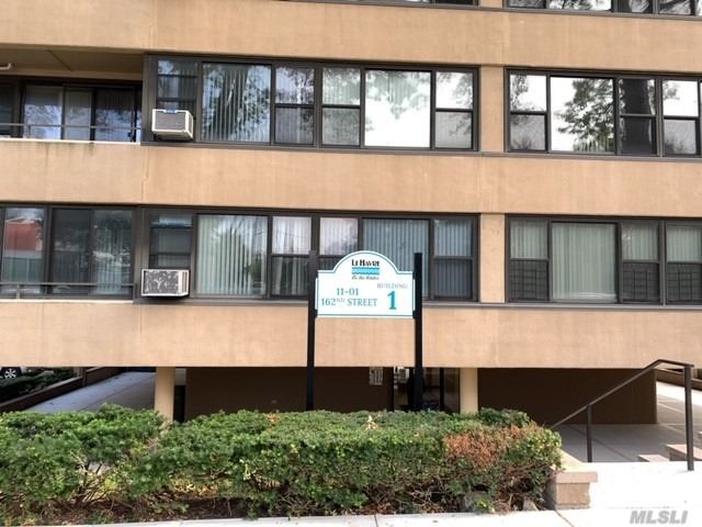 #1 photo, 11-01 162 Street, Куинс ‖ Beechhurst , NY 11357