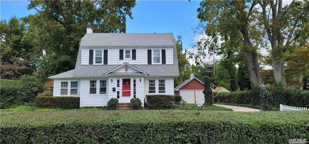 #1 photo, 371 Van Buren Street, सफ़ोक काउंटी Saint James , NY 11780