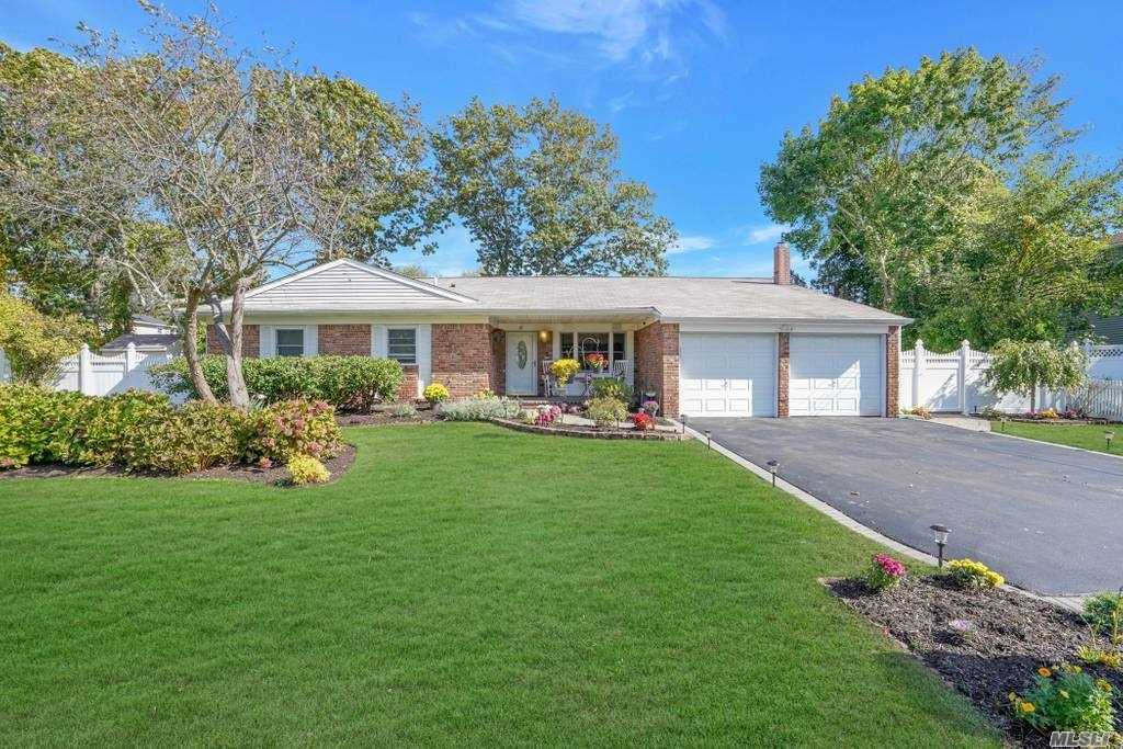 #1 photo, 87 Cayuga Avenue, South Setauket , NY 11720