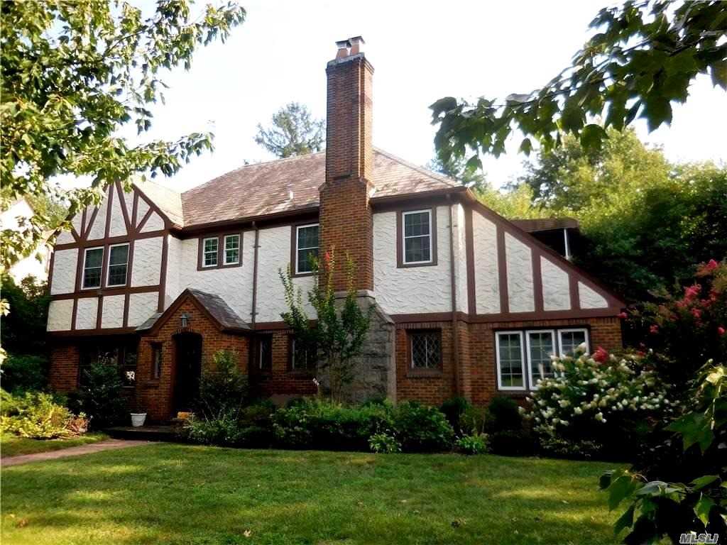 #1 photo, 214 Stewart, ناسو Garden City , NY 11530