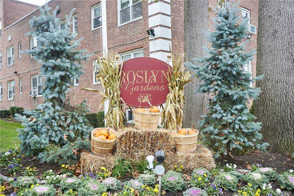 #1 photo, 17 Edwards Street, Roslyn Heights , NY 11577