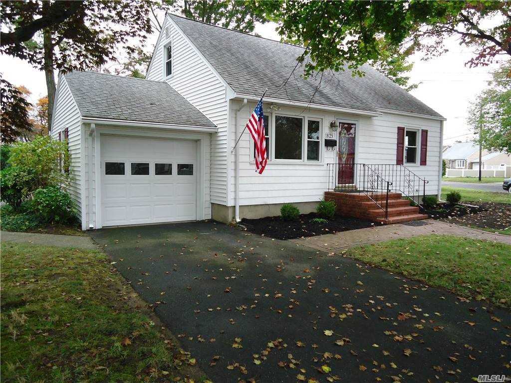 #1 photo, 1825 N Strongs Road, Copiague , NY 11726