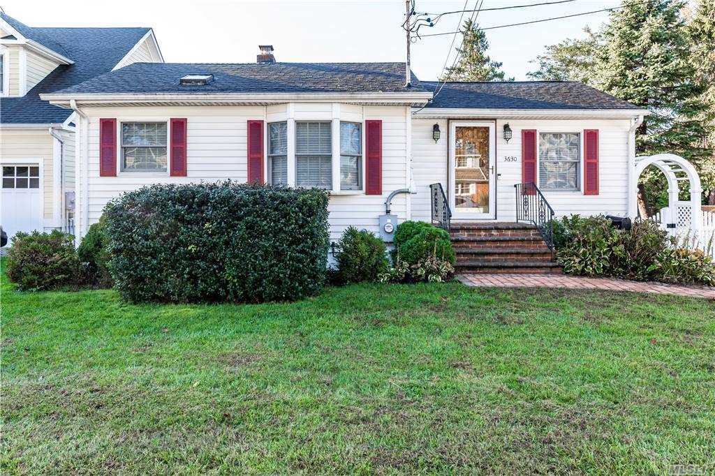 #1 photo, 3630 Demott Avenue, ナッソー郡 Wantagh , NY 11793