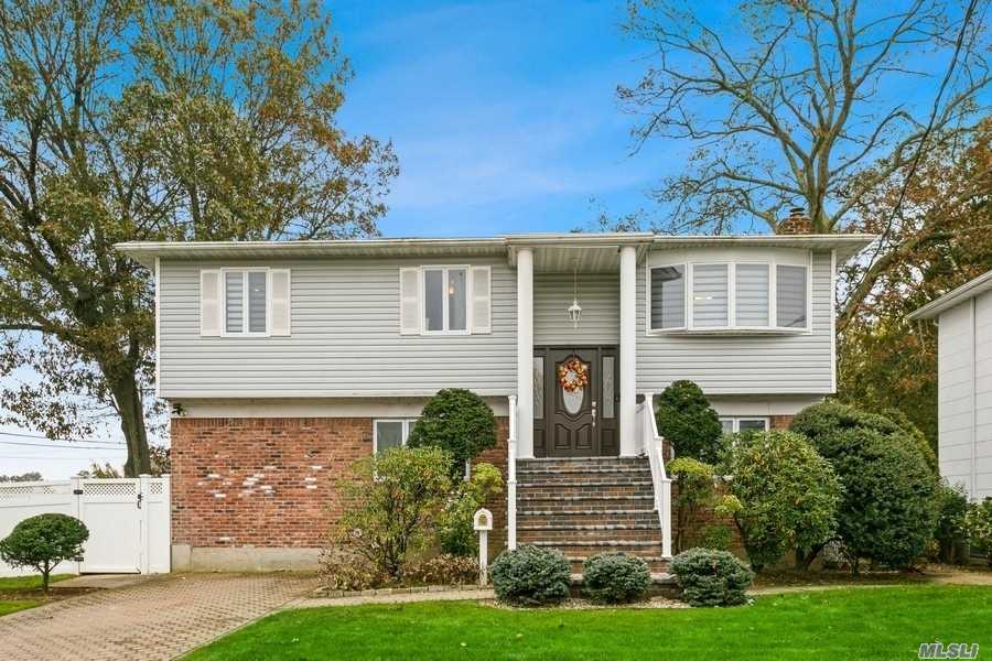 #1 photo, 2796 Woods Avenue, ناسو East Meadow , NY 11554