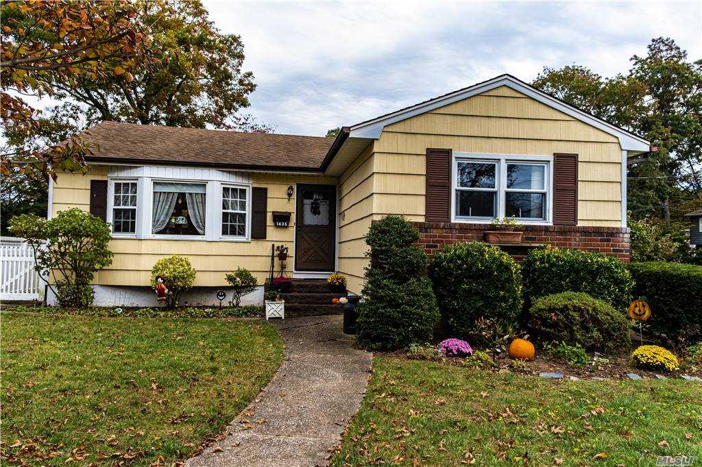 #1 photo, 1435 Gaston Street, Wantagh , NY 11793