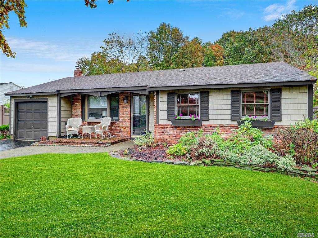 #1 photo, 11 Annandale Road, サフォーク郡 Holbrook , NY 11741