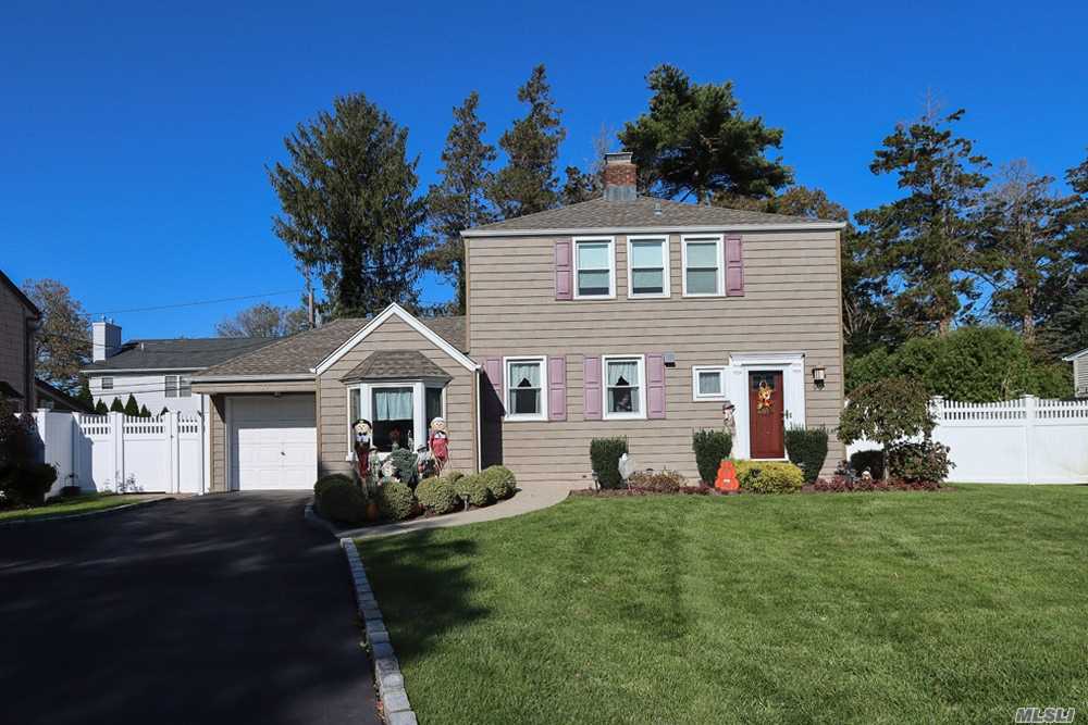 #1 photo, 99 Webster Street, নাসাউ কাউন্টি Westbury , NY 11590