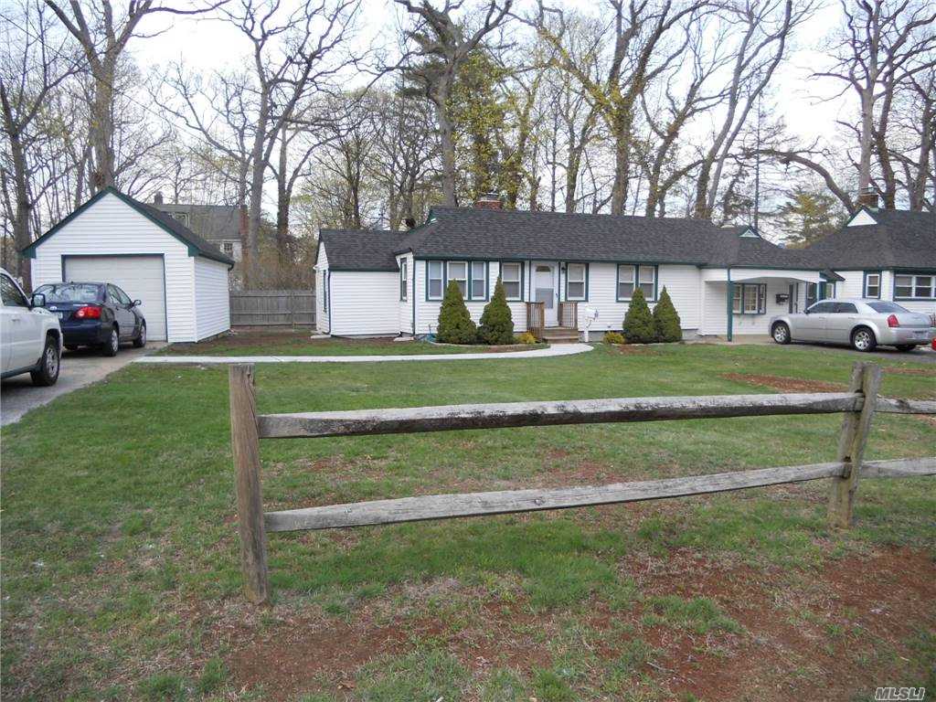 #1 photo, 21 Locust Avenue, 东长岛 Amityville , NY 11701