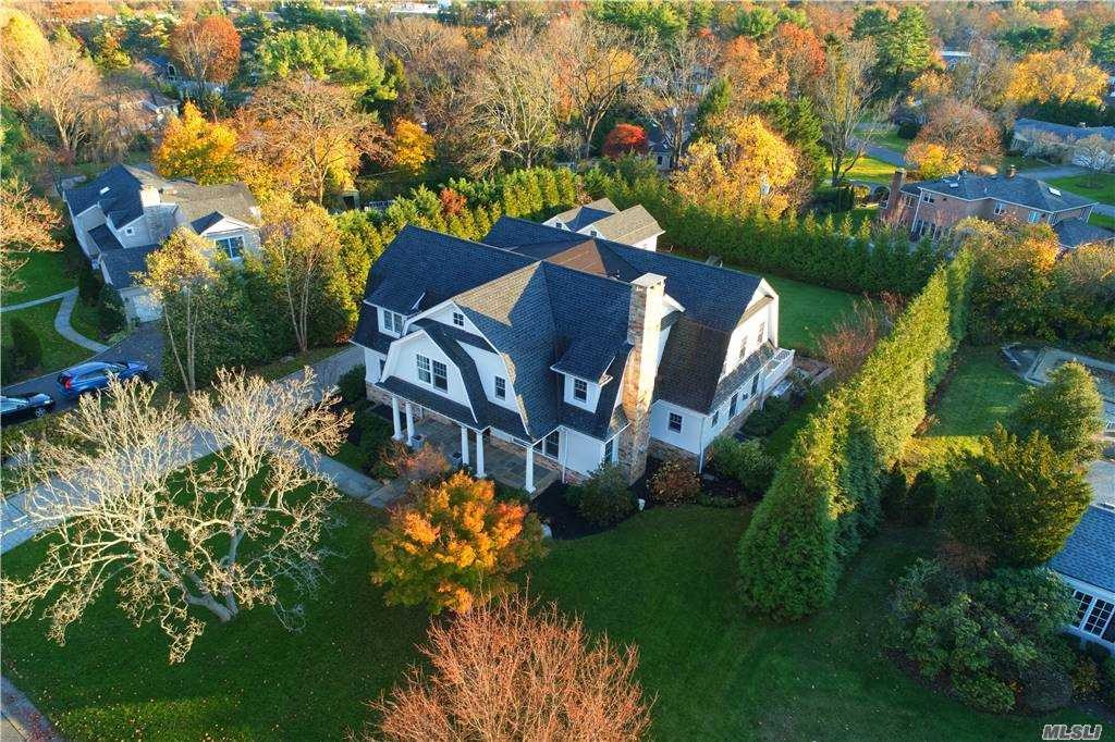 #1 photo, 134 Woodhill Lane, Manhasset , NY 11030