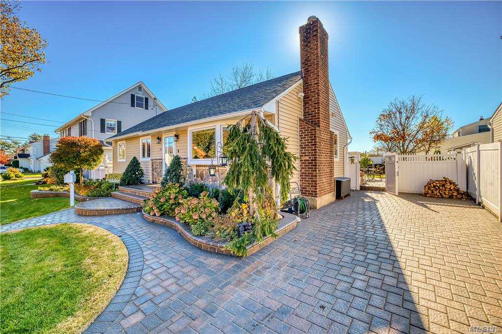 #1 photo, 41 Thomas Avenue, Bethpage , NY 11714