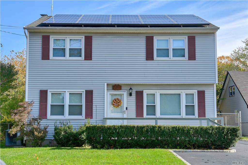 #1 photo, 5 Oak Place, Selden , NY 11784