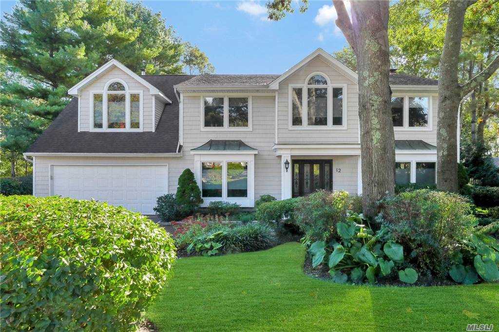 #1 photo, 12 Stonehurst Lane, سوفولك Dix Hills , NY 11746