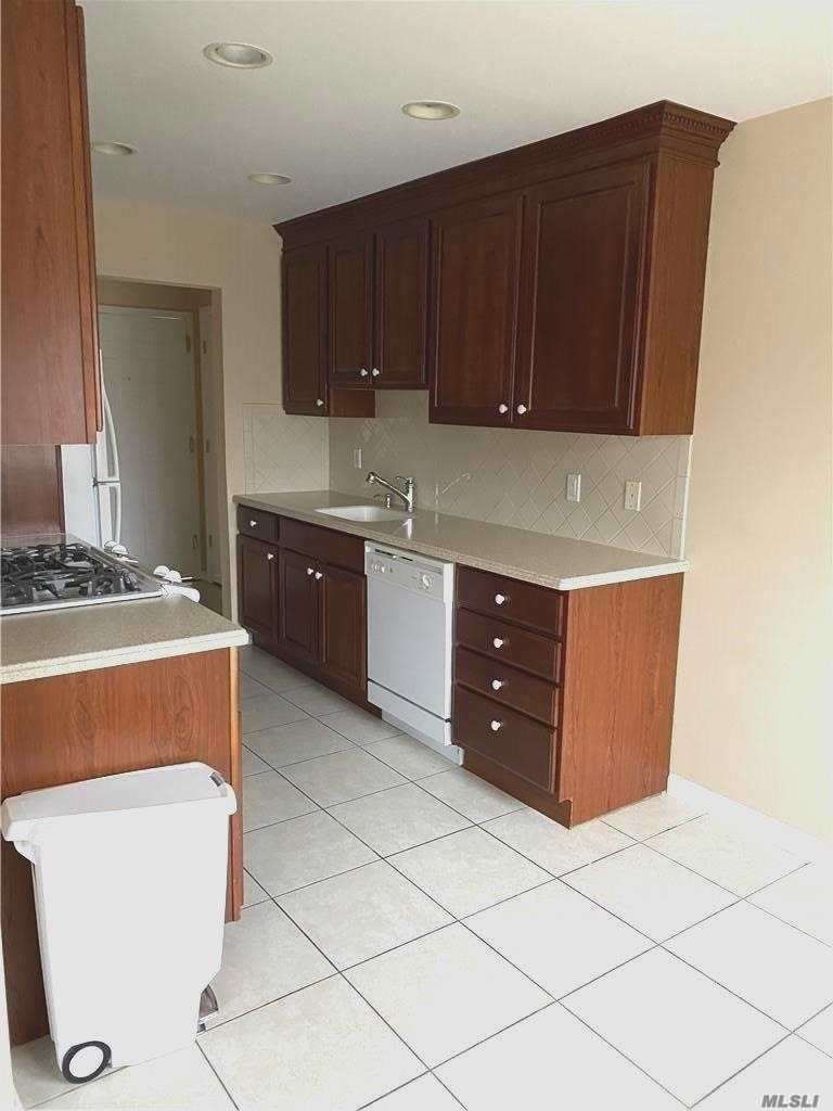 #1 photo, 711 Willis Avenue, ناسو Williston Park , NY 11596