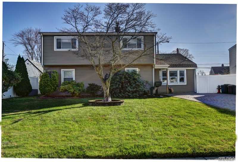 #1 photo, 40 Horseshoe Lane, Levittown , NY 11756