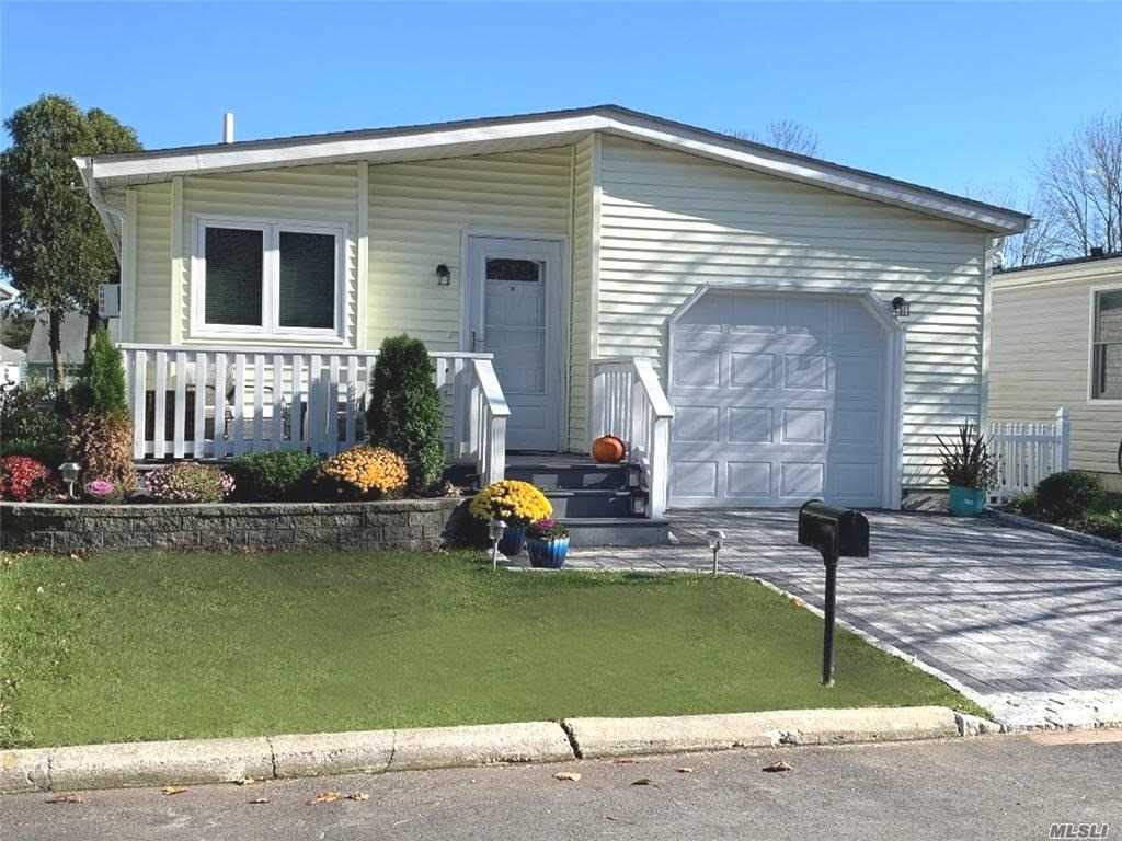 #1 photo, 170 Village Circle, サフォーク郡 Manorville , NY 11949