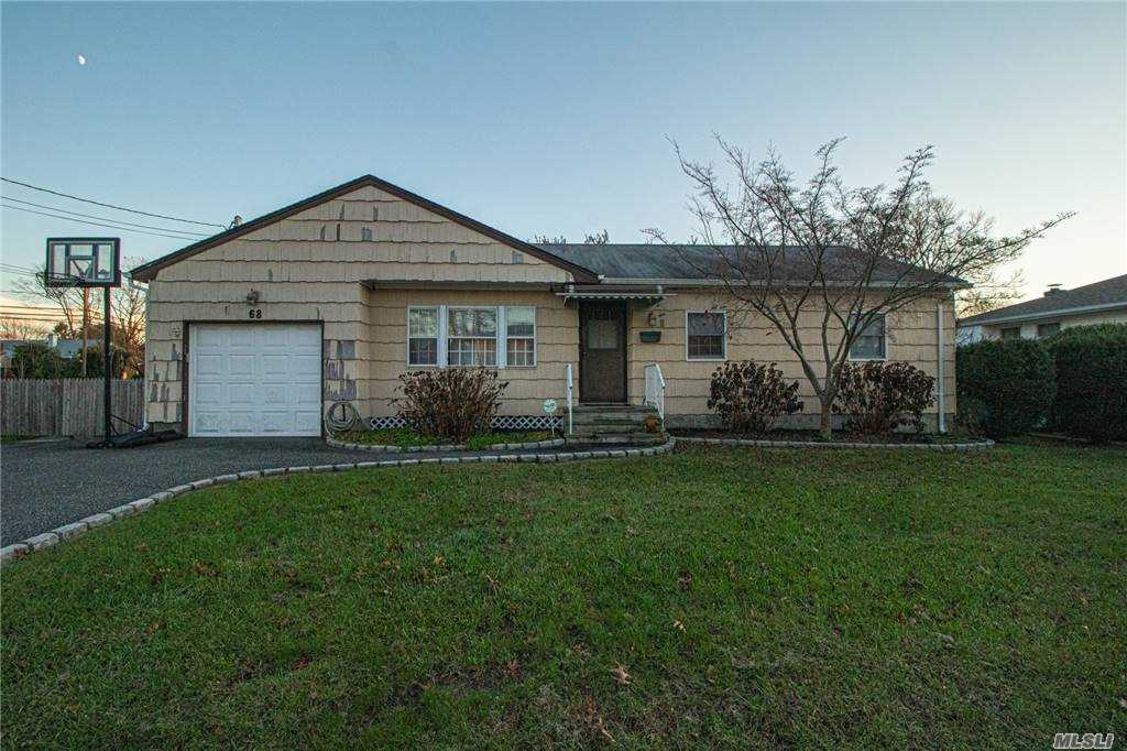 #1 photo, 68 Danbury Street, Саффолк ‖ Bay Shore , NY 11706