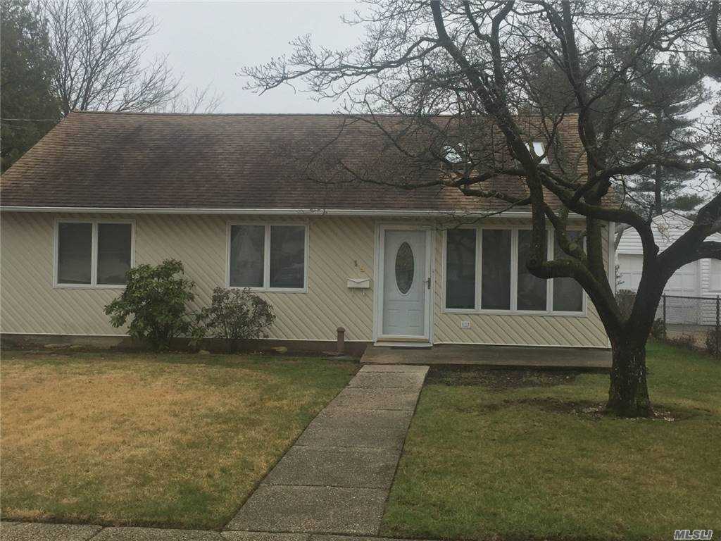 #1 photo, 19 Island Street, ناسو Plainview , NY 11803