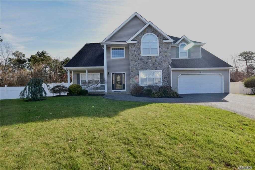 #1 photo, 3 Sunflower Court, מחוז סאפוק Holtsville , NY 11742