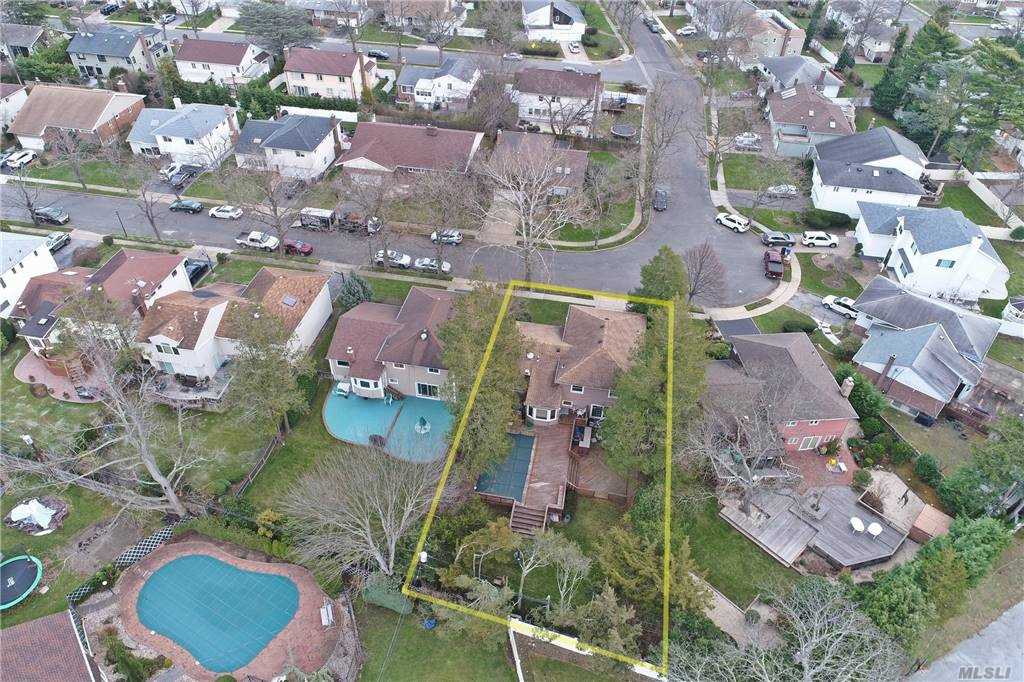 #1 photo, 1063 Cedarhurst Street, ناسو Valley Stream , NY 11581