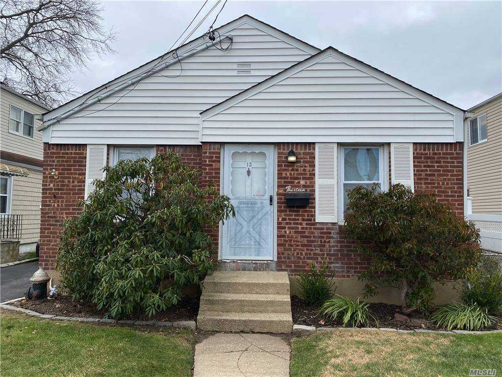 #1 photo, 13 Gordon Avenue, নাসাউ কাউন্টি Westbury , NY 11590